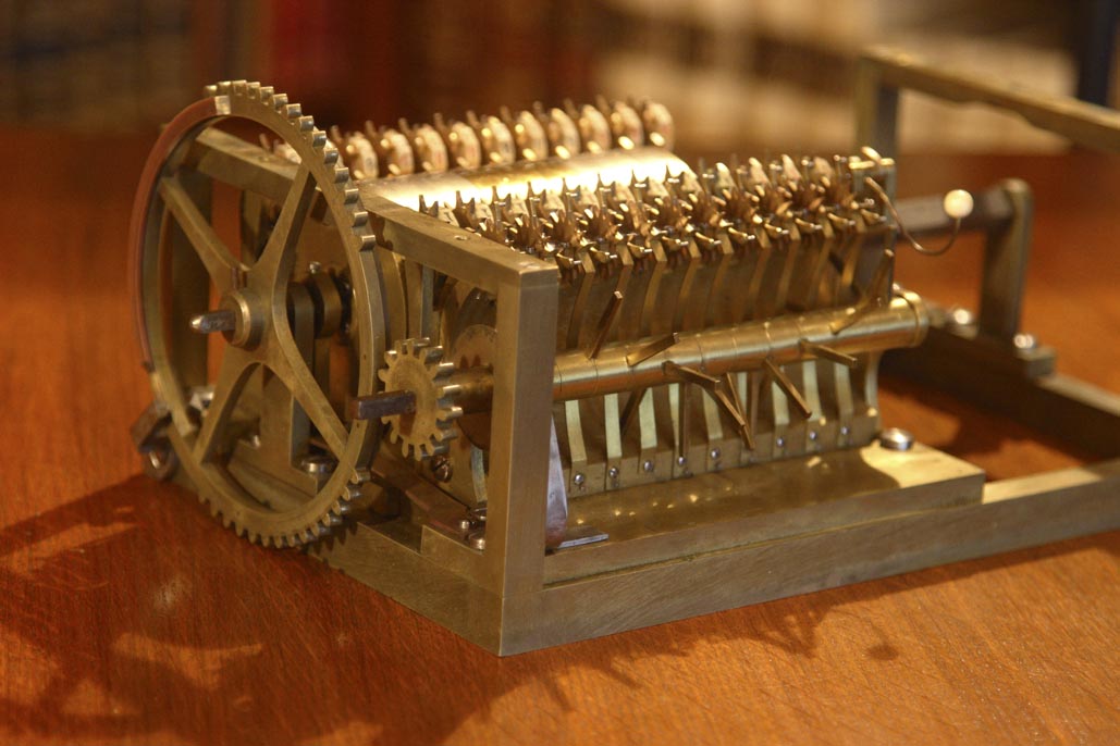 Первая машина бэббиджа. Вычислительная машина Бэббиджа. Механическая машина Чарльза Бэббиджа. Вычислительная машина Чарльза Бэббиджа. Арифмометр Шиккарда.